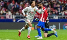 爱游戏app下载地址-瓦伦西亚主场力挫强敌，豪取三分