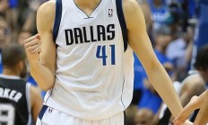 爱游戏投注-篮球传奇球星告别赛场，感动球迷心扉