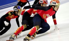 爱游戏竞技-包含精彩瞬间频频上演，比赛气氛紧张刺激的词条