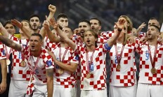 爱游戏官方登录入口-包含强队对决，欧预赛比赛场面火爆的词条