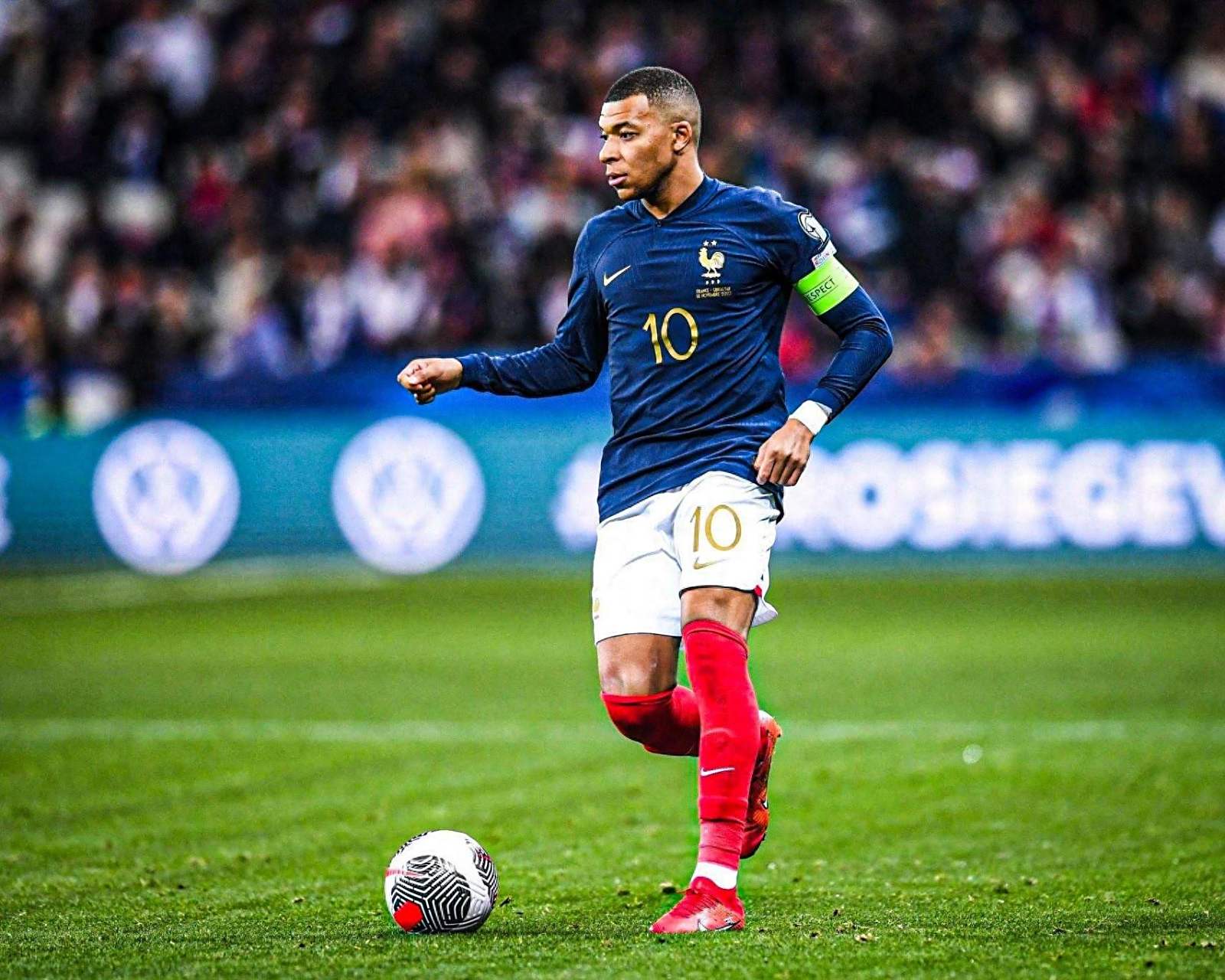 法国队士气高涨,瞄准欧洲杯预选赛冠军 法国队士气高涨,瞄准欧洲杯预选赛冠军