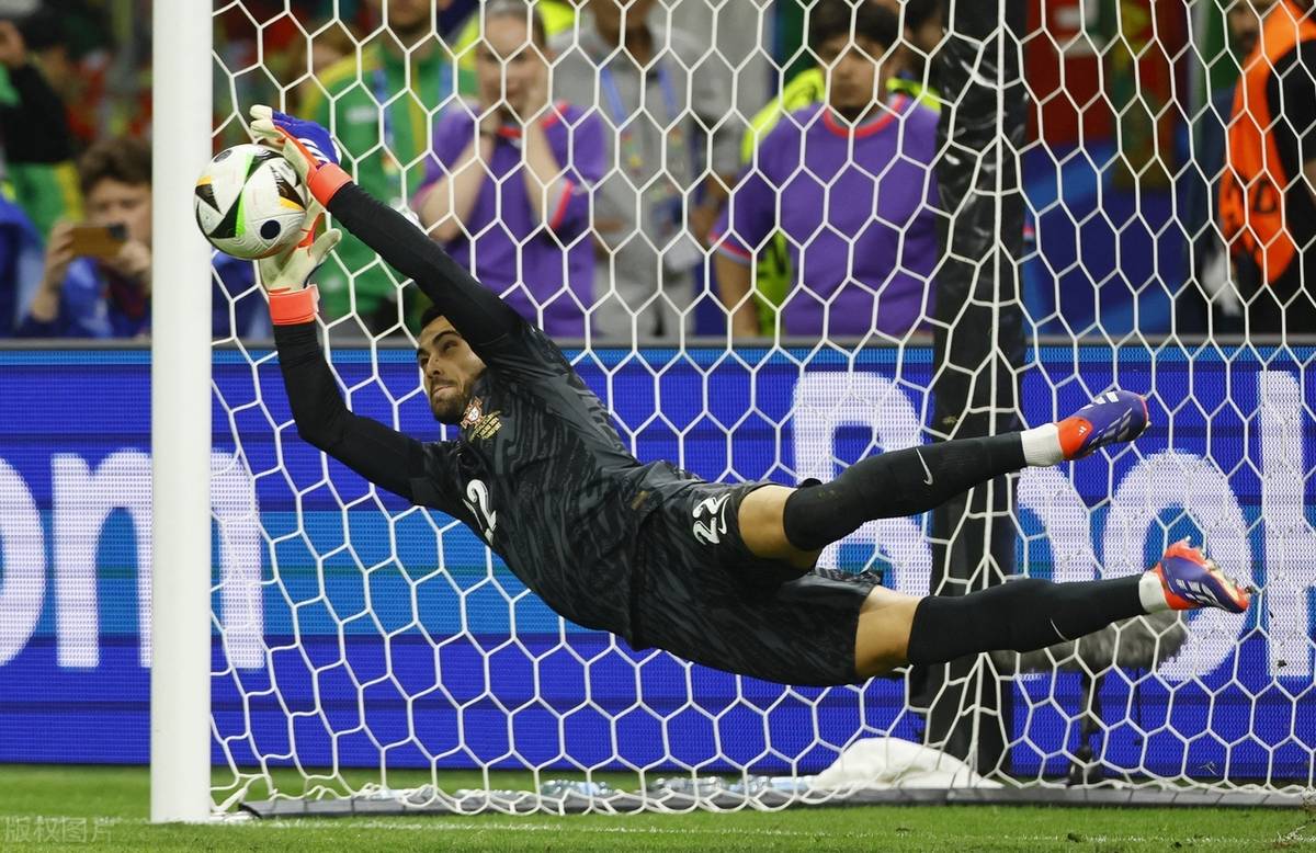 曼城主场胜波尔图,成功晋级淘汰赛 曼城主场胜波尔图,成功晋级淘汰赛