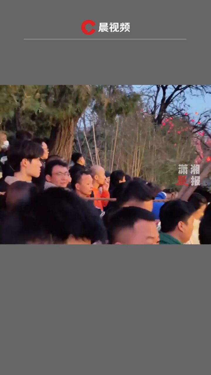 球赛争议传言广泛话题热度不减 球赛争议传言广泛话题热度不减