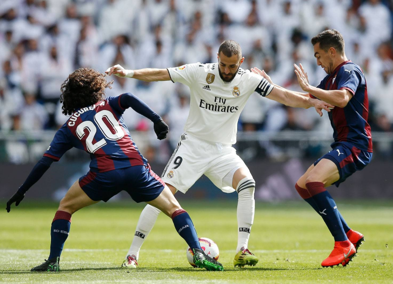 埃瓦尔抢分成功，赢得重要胜利