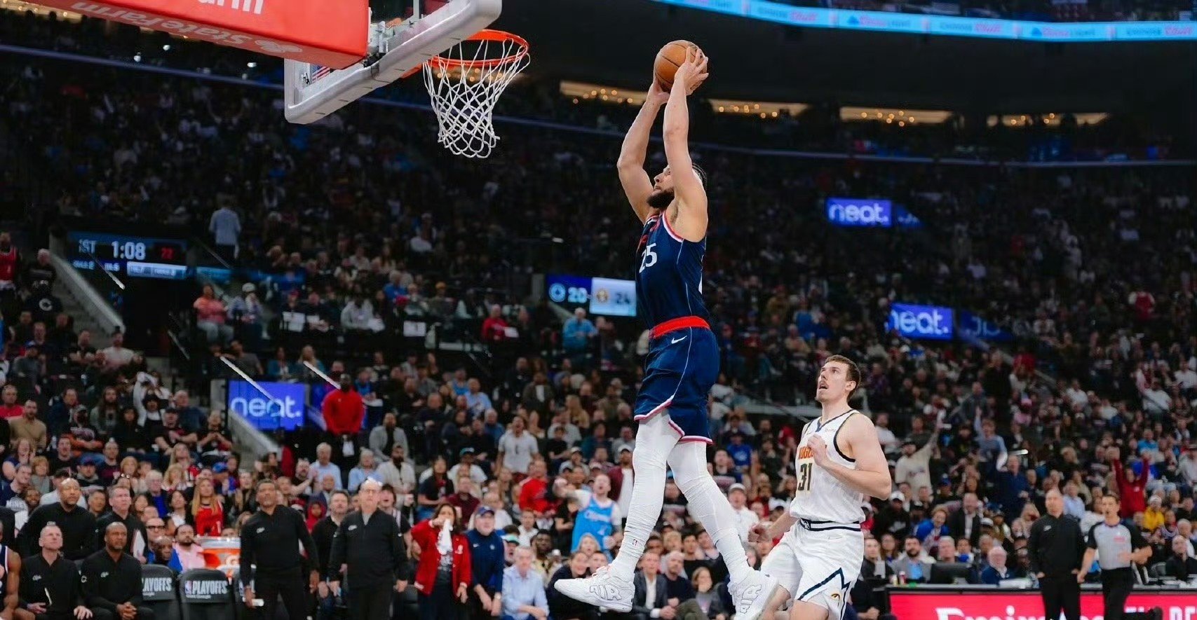 快船惨败开拓者,吞下四连败 快船惨败开拓者,吞下四连败