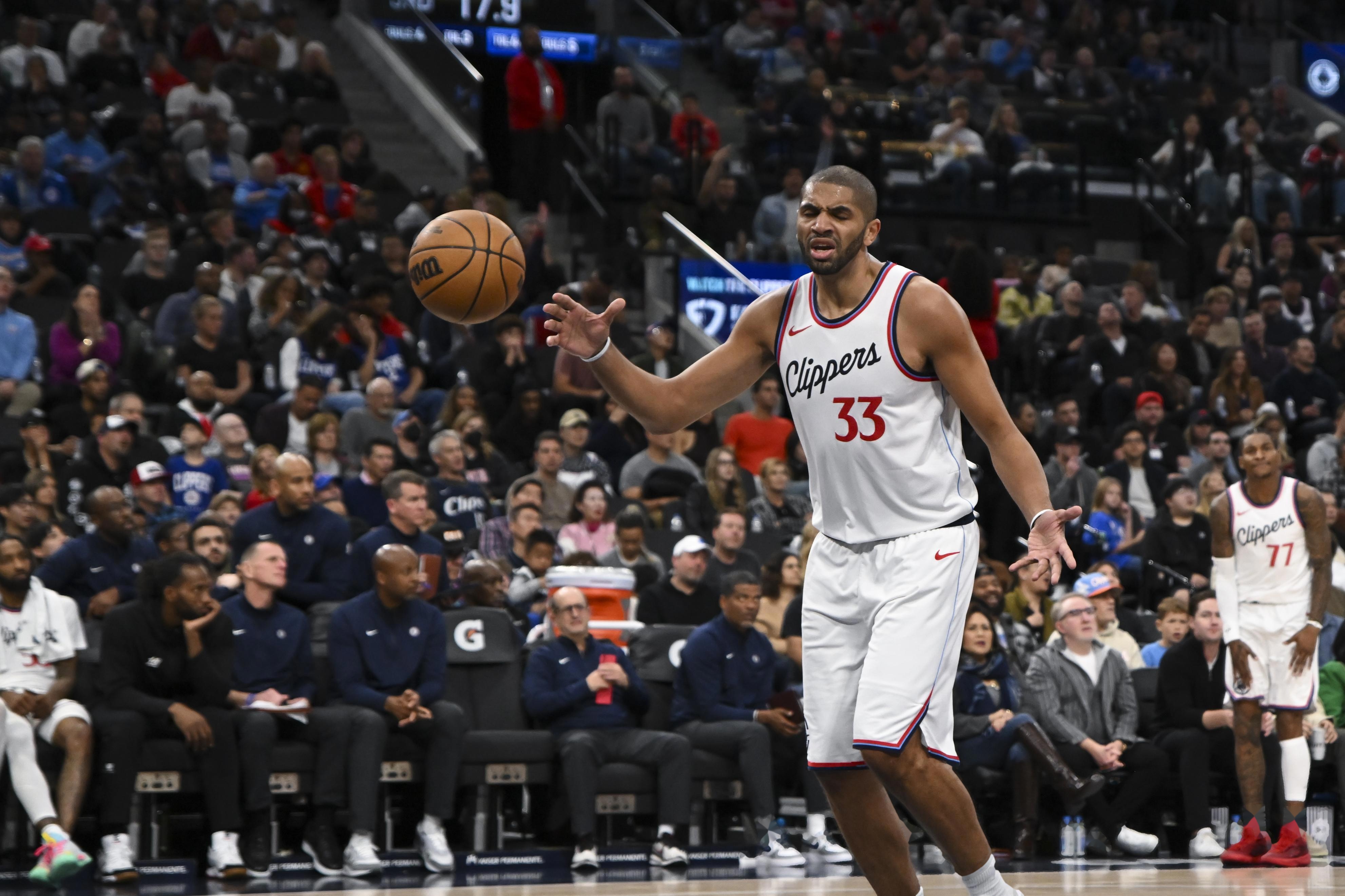 快船战胜尼克斯，保持领先