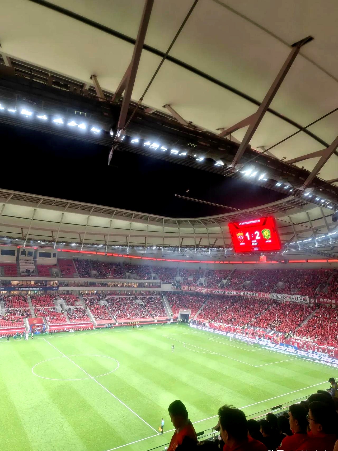 上港首战告负，球队士气受挫需尽快反弹的简单介绍