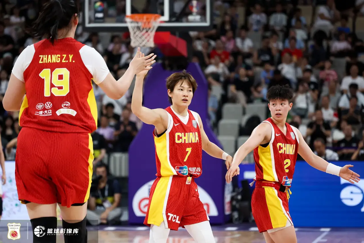 全明星赛之夜,球员实力对决观众期待!的简单介绍 全明星赛之夜,球员实力对决观众期待!的简单介绍