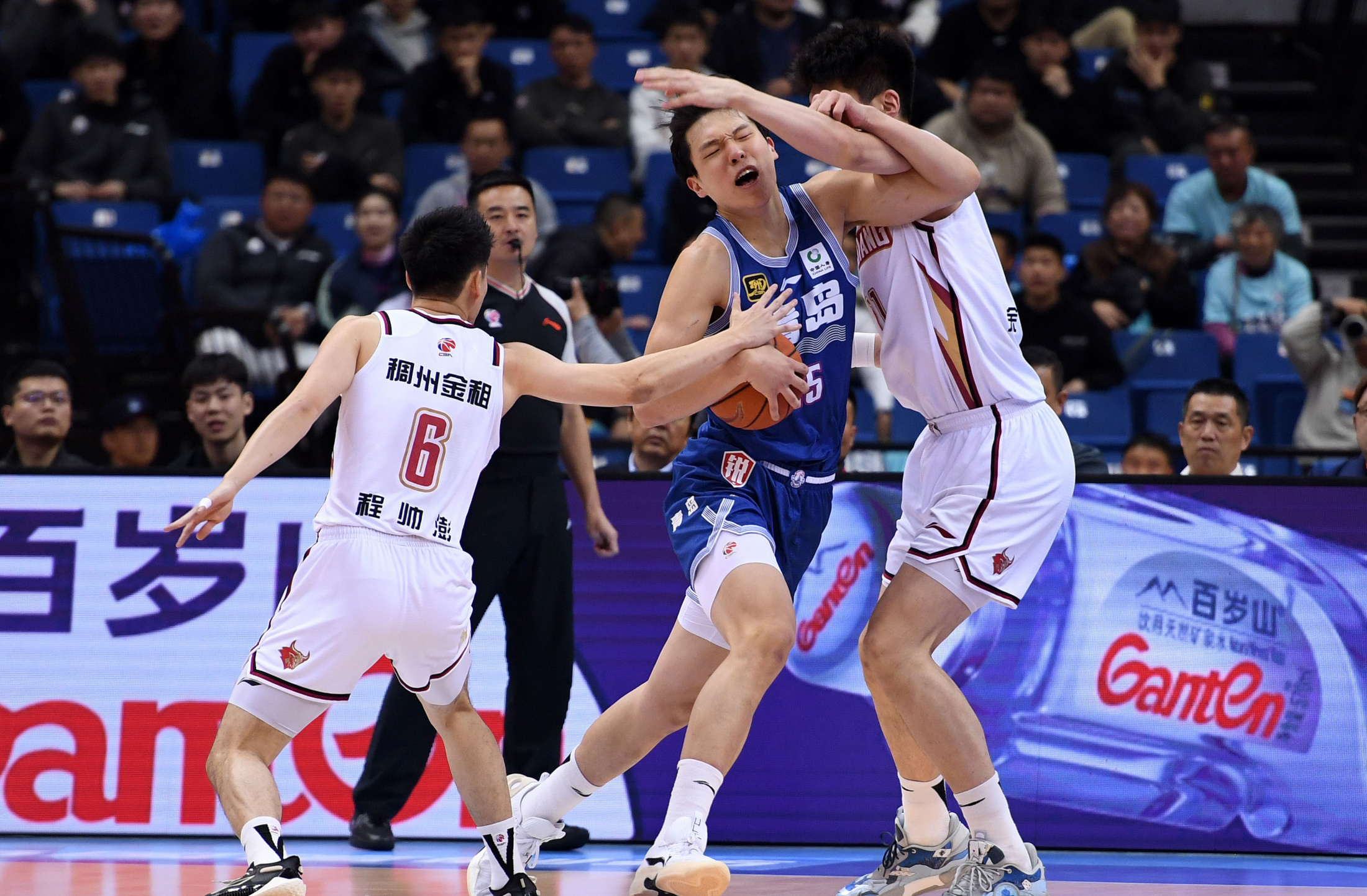 浙江男篮击败四川队,豪取胜利 浙江男篮击败四川队,豪取胜利