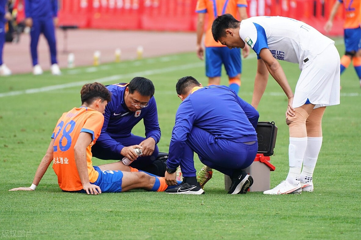 包含队员伤停影响比赛，球队表现起伏的词条