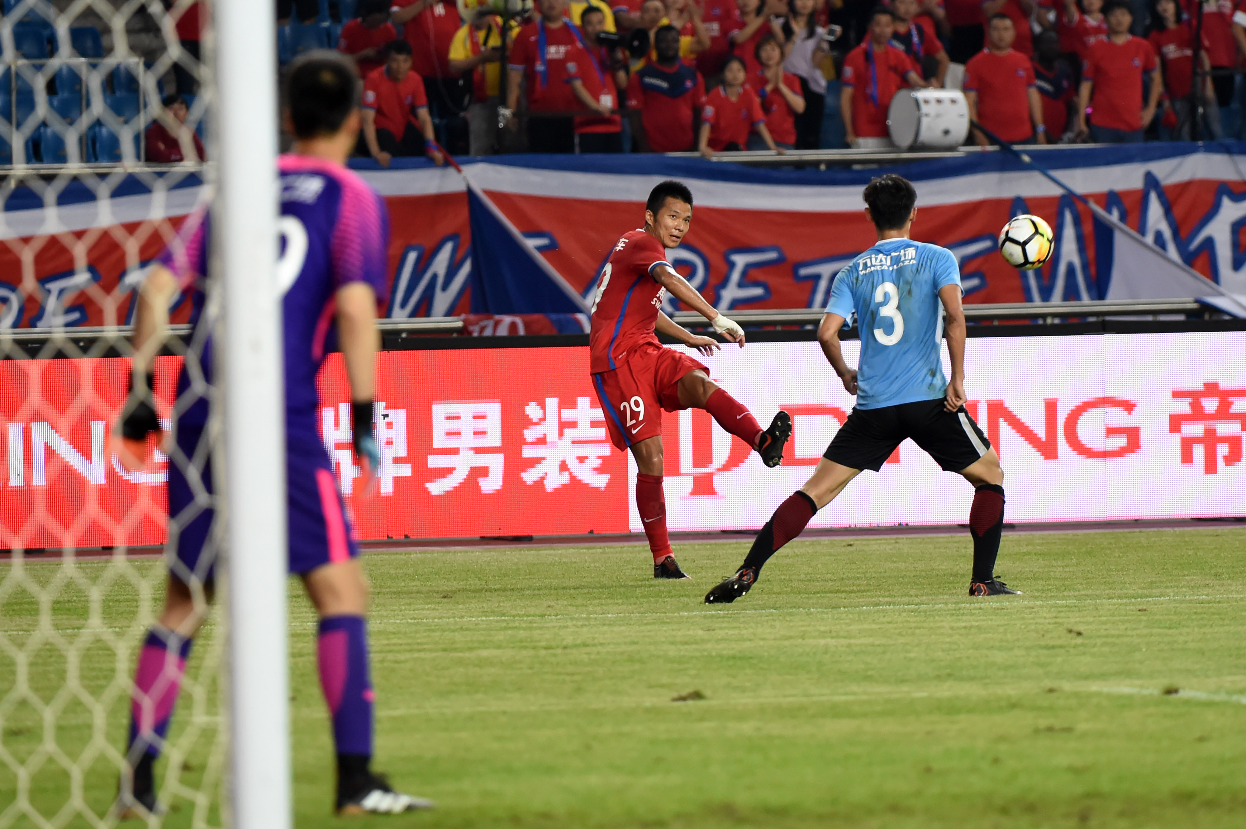 斯威走好:重庆斯威客场大胜大连一方,拿下关键三分的简单介绍 斯威走好:重庆斯威客场大胜大连一方,拿下关键三分的简单介绍